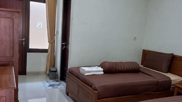 Unclassified image, 1 of 2, button - Omah Paulan Guest House (Colomadu)