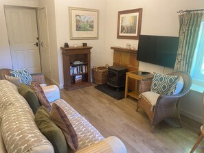 Smart-TV, Kamin, Stereoanlage