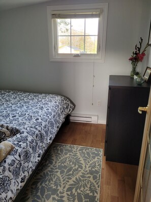 3 bedrooms, WiFi, bed sheets - Quiet beach house with bonus guest house 1 exit from Parlee Beach (Beaubassin East)