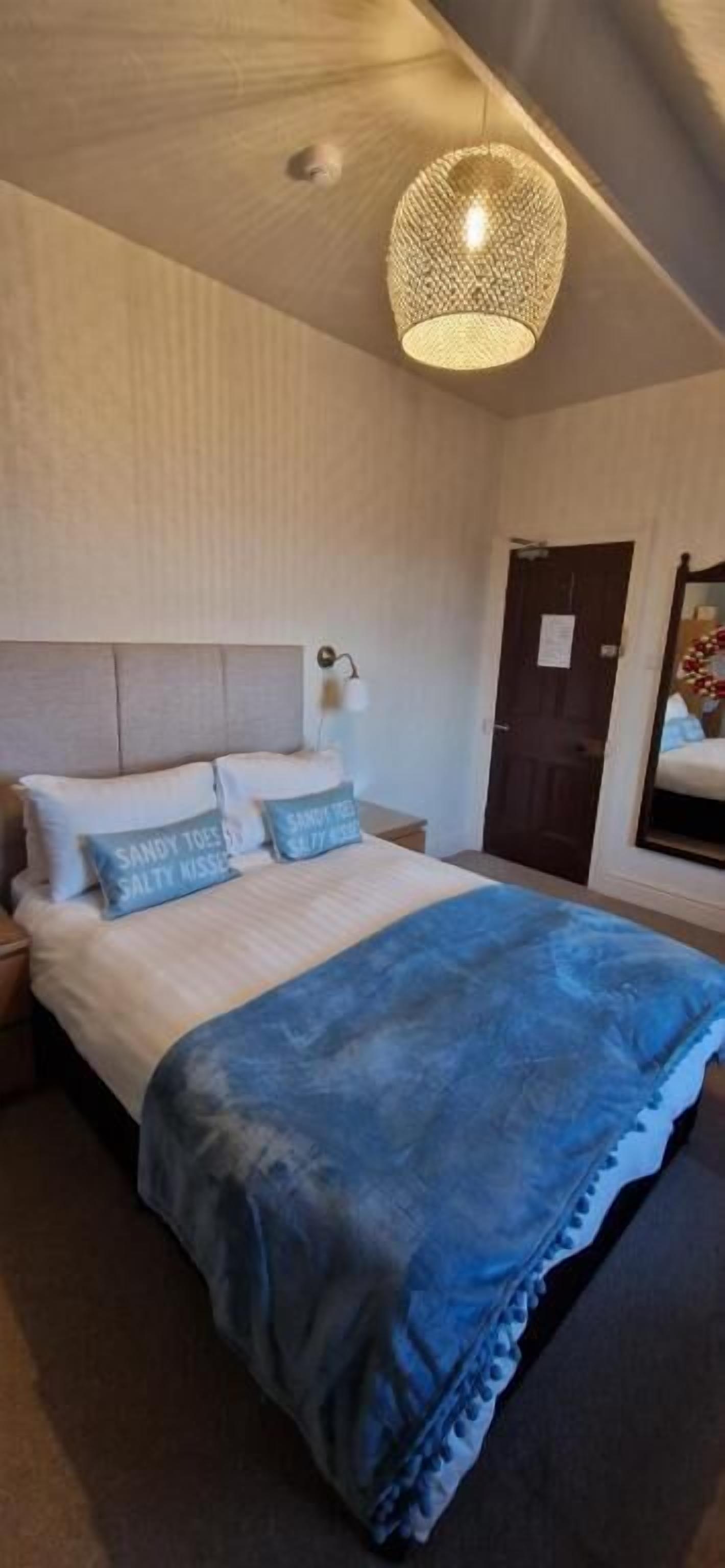 Classic Double Room | Blackout drapes, iron/ironing board, free WiFi