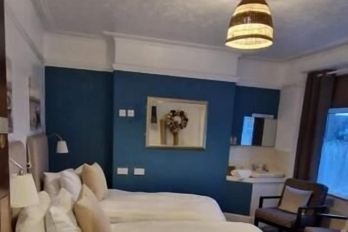 Standard Single Room | Blackout drapes, iron/ironing board, free WiFi