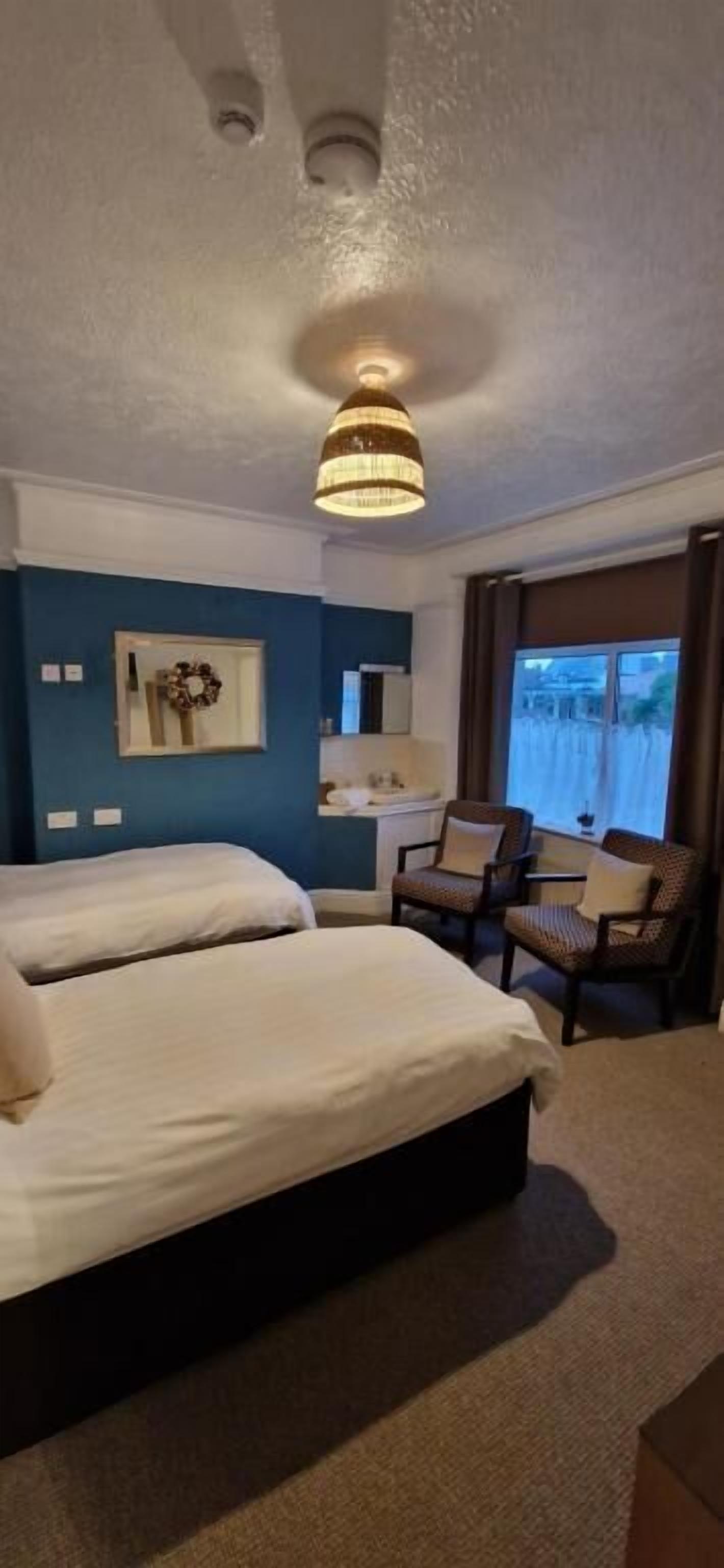 Standard Twin Room, Mountain View | Blackout drapes, iron/ironing board, free WiFi