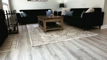 Télévision, cheminée