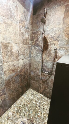 Shower, hair dryer, bidet, towels - Modern  4Bdrm 3 Bath Family Home in quiet area in Meadowvale with kids play room (Mississauga)