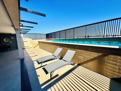 Urban Refuge - Just a few meters from Center Shopping.