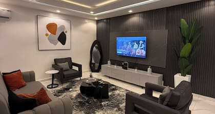 4-bedroom house in enchanting Victoria Island with AC