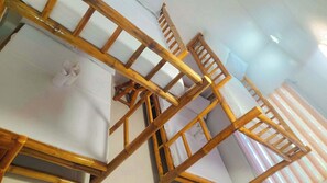 特色四人房 | 免费 WiFi、床单