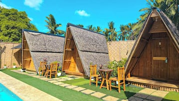 Chambre Simple Confort, vue piscine | Salle de bain | Articles de toilette gratuits, serviettes fournies, savon, shampoing