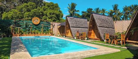 Chambre Confort avec lits jumeaux, en bord de piscine | Équipements de la chambre