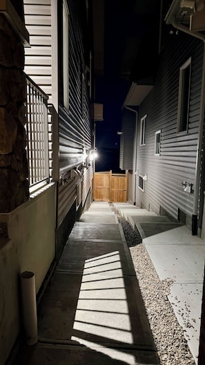 Property grounds - Spacious 2BR 2BA Retreat | Walkout Suite (Calgary)