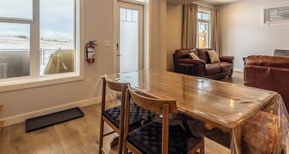 Modern 2BR•2BA Guest Suite in Crestmont SW