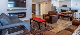 Modern 2BR•2BA Walkout Basement Suite
Crestmont SW