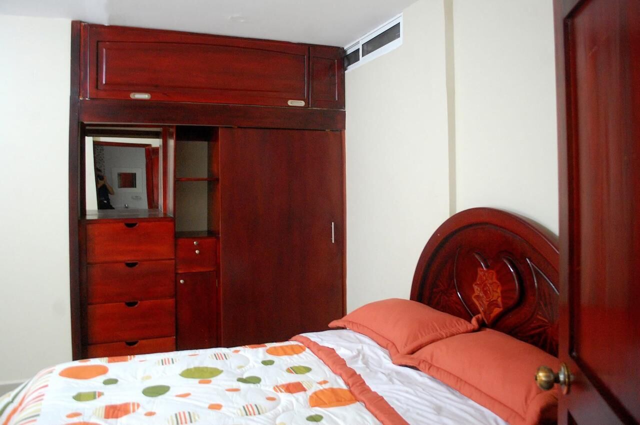 Bureau, espace de travail pour ordinateur portable, Wi-Fi gratuit