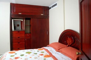 Een bureau, een laptopwerkplek, gratis wifi