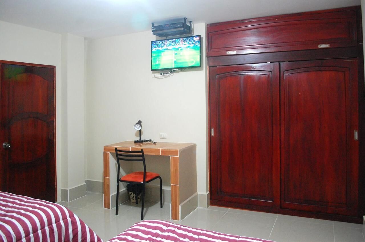 Desk, laptop workspace, free WiFi