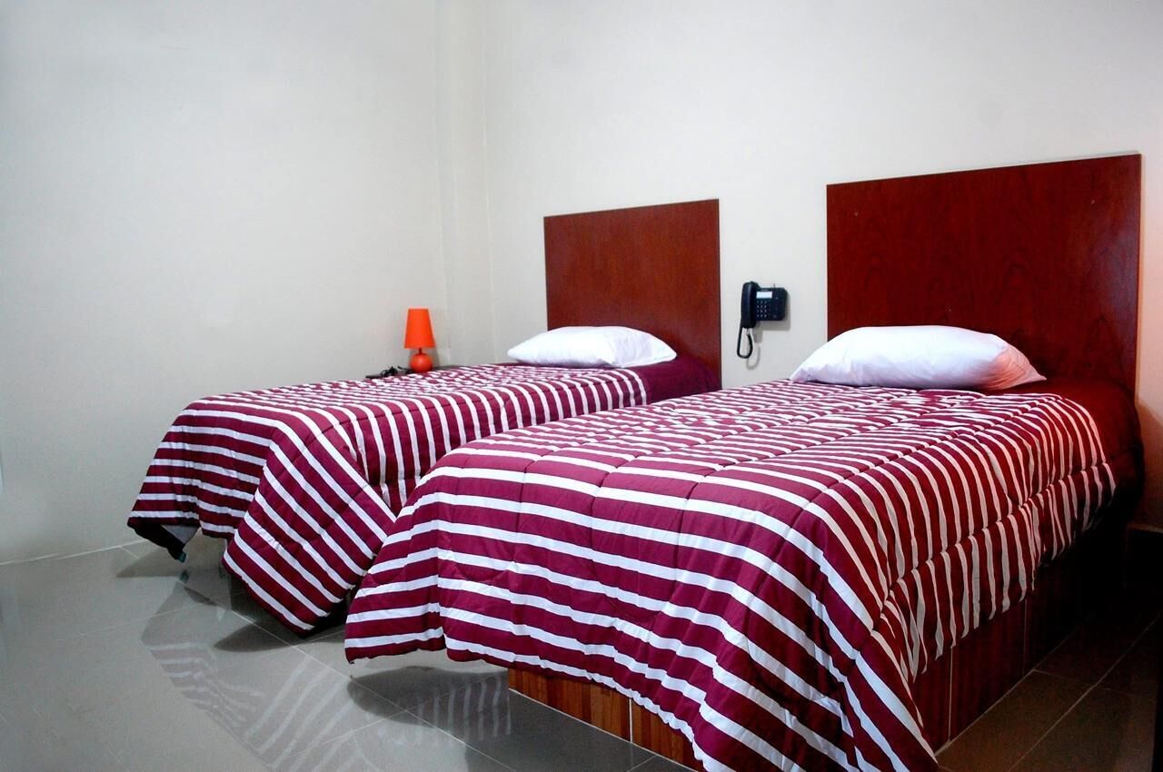 Bureau, espace de travail pour ordinateur portable, Wi-Fi gratuit