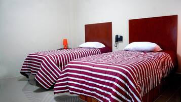 Bureau, espace de travail pour ordinateur portable, Wi-Fi gratuit