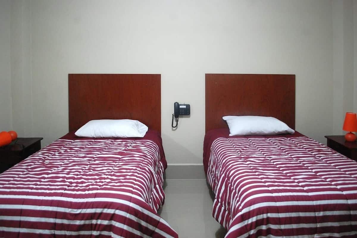 Bureau, espace de travail pour ordinateur portable, Wi-Fi gratuit