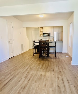 Dining - Cozy 2-Bedroom Retreat in Serene Greenville – Close to Everything (Greenville)