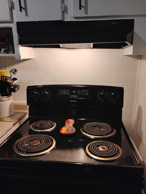 Fridge, microwave, oven, stovetop - Awesome 3-bedroom house with AC in delightful downtown Augusta Georgia (Augusta)