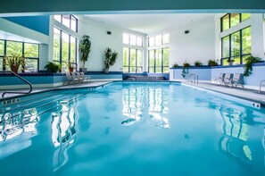 Indoor pool - Sunrise Timberline 3BR ski in/ski out with fireplace, pool and hot tub (Killington)