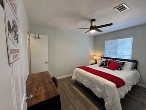 3 bedrooms, free WiFi, bed sheets - Austin Hotspot - Minutes to Airport, Downtown & F1 (Austin)