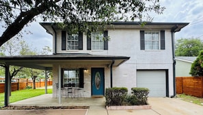Exterior - Austin Hotspot - Minutes to Airport, Downtown & F1 (Austin)