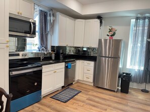 Private kitchen - S2E, Queen Villege, 3 bedrooms 3 bathrooms , entire house (Philadelphia)