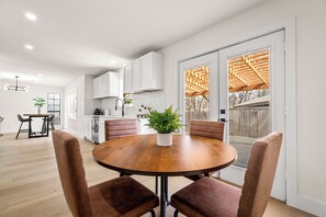 Dining - Fully Renovated Furnished Home in Hurst – Perfect for Mid-Term Stays (Hurst)
