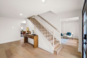 Interior - Fully Renovated Furnished Home in Hurst – Perfect for Mid-Term Stays (Hurst)
