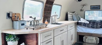 🌿 Romantic & Private Airstream Retreat Surrounded by Nature