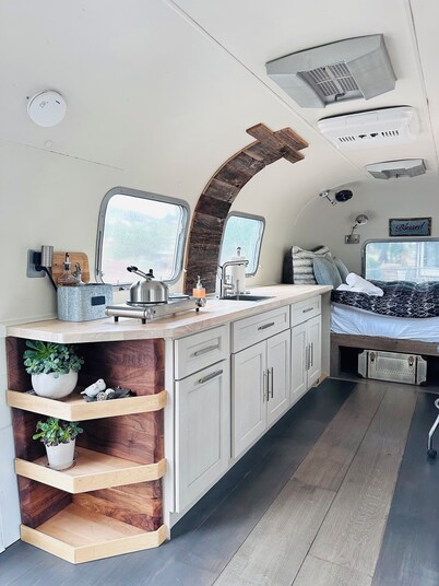 🌿 Romantic & Private Airstream Retreat Surrounded by Nature