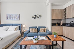 Iron/ironing board, WiFi, bed sheets - Luxury Studio with Balcony in JVC (Dubai)