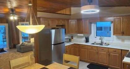 Cozy 3-bedroom cabin in adorable Gimli, Manitoba