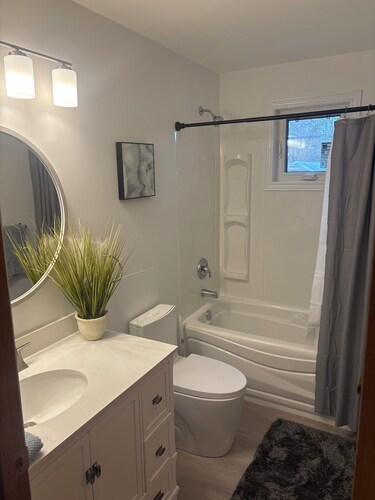Cozy 3-bedroom cabin in adorable Gimli, Manitoba
