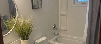 Cozy 3-bedroom cabin in adorable Gimli, Manitoba