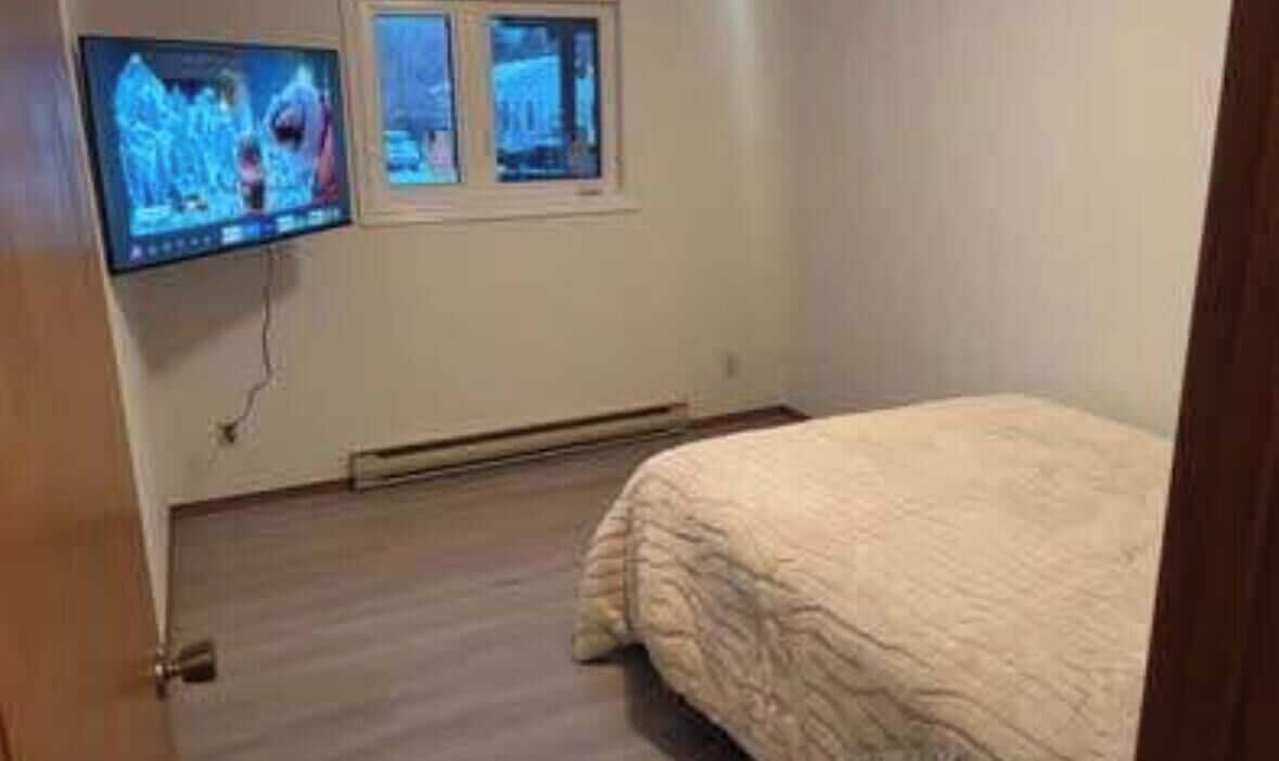 3 多间卧室、免费 WiFi、床单
