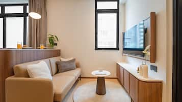 Junior Studio, City View | Living area