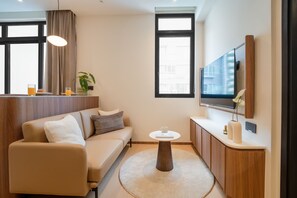 Junior Studio, City View | Living area