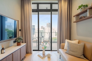 Standard Suite, City View | Living area | 32-inch Smart TV with digital channels - Weave Suites - Novena (Singapore)