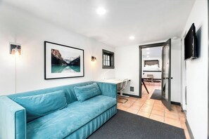 Comfort Double Room | Living area - The Montlake Spite House (Seattle)