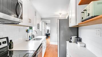 Comfort Double Room | Private kitchen | Fridge, microwave, oven, stovetop