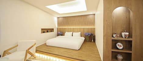 Deluxe Suite Room | Individually decorated, individually furnished, desk, free WiFi