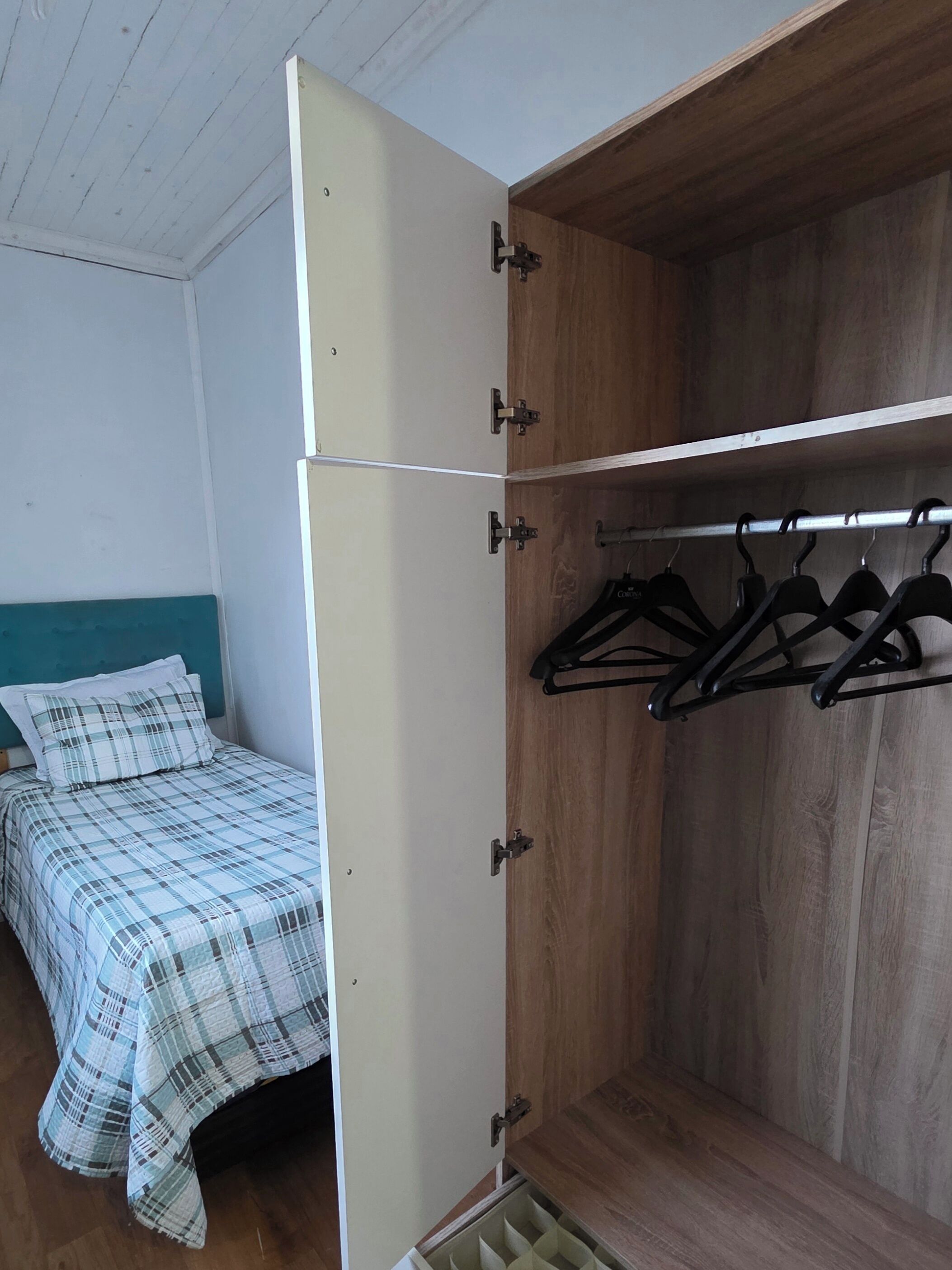 Internet, bed sheets