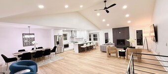 Newly Renovated Home. Game Room, Large Deck with Grill, TVs in every room