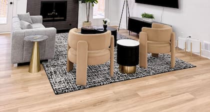 Newly Renovated Home. Game Room, Large Deck with Grill, TVs in every room