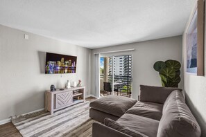 Smart TV - FTL 1BR Near Beach | Pool + Free Parking (Fort Lauderdale)