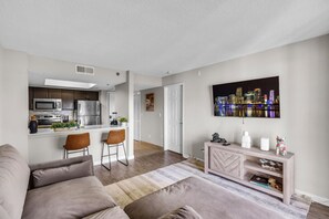 Smart TV - FTL 1BR Near Beach | Pool + Free Parking (Fort Lauderdale)