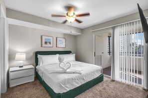 1 bedroom, desk, iron/ironing board, travel cot - FTL 1BR Near Beach | Pool + Free Parking (Fort Lauderdale)