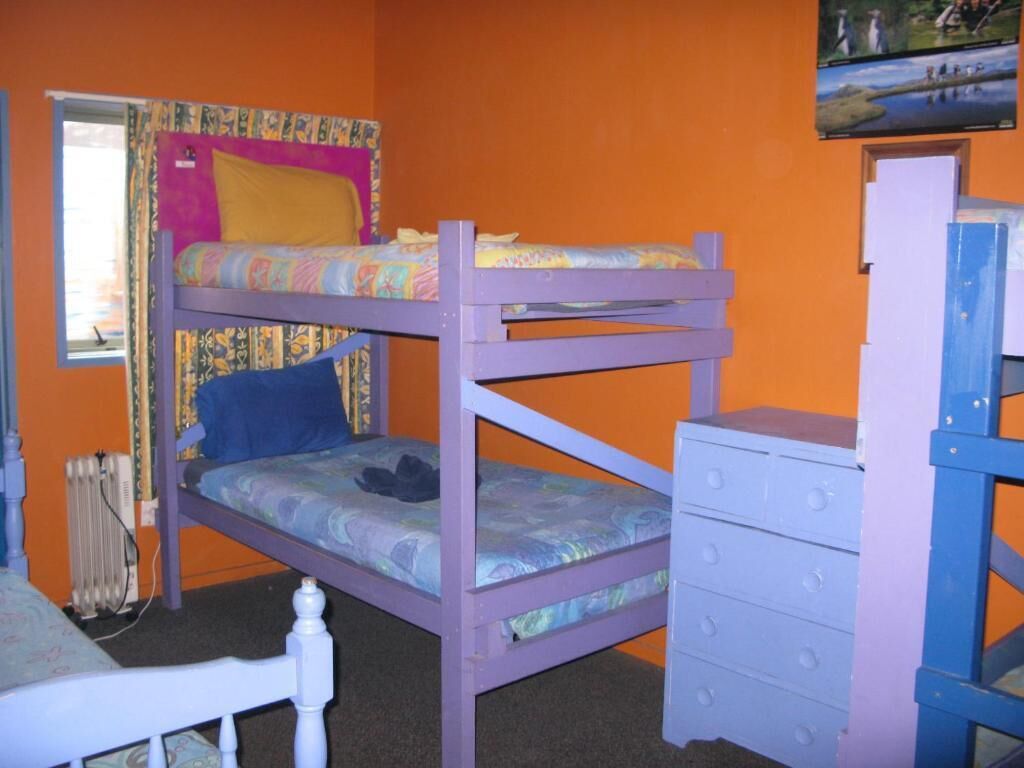 Economy-yhteismajoitus, vain miehille (5 Beds) | Tallelokero huoneessa, ilmainen Wi-Fi